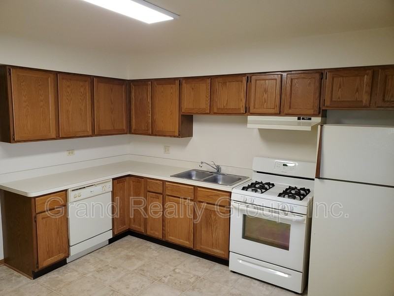573 Anita Ave #2N - Photo 4 of 13