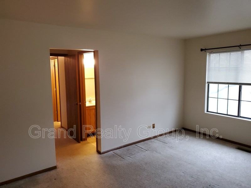 573 Anita Ave #2N - Photo 6 of 13