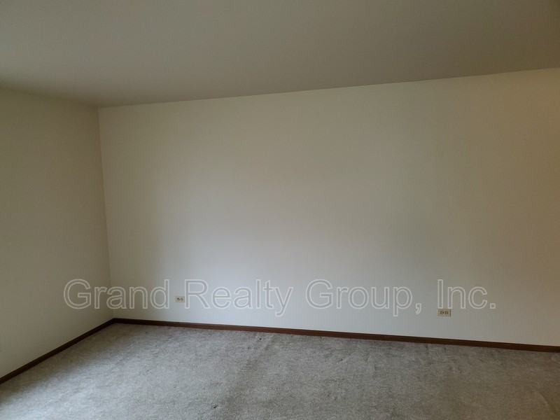 573 Anita Ave #2N - Photo 7 of 13