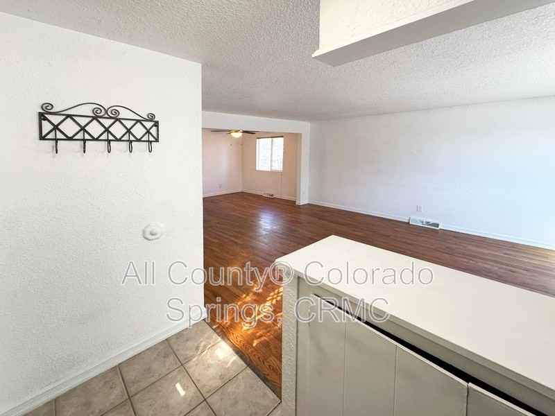 923 Ellston St - Photo 2 of 25