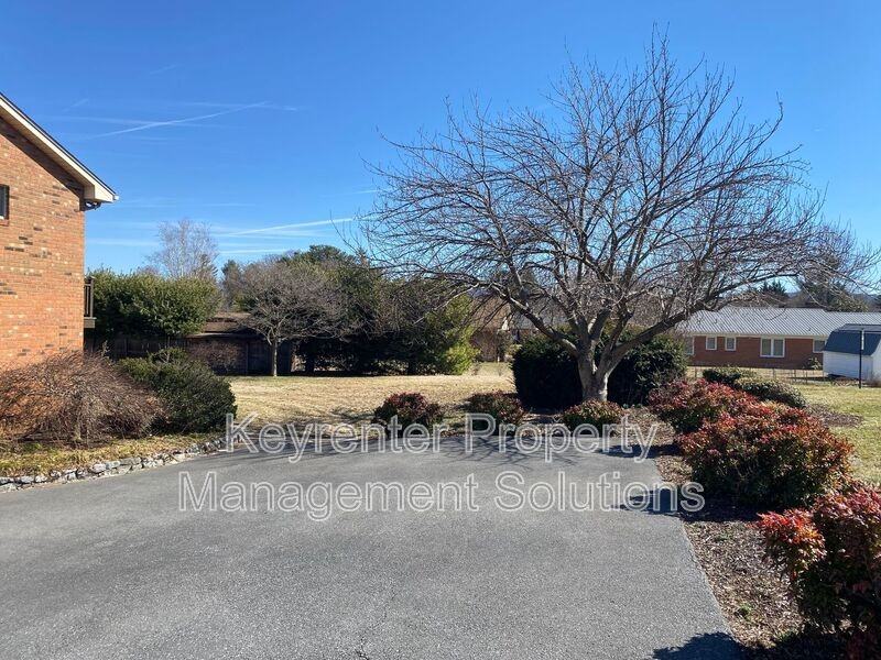 230 Dominion Dr - Photo 6 of 50