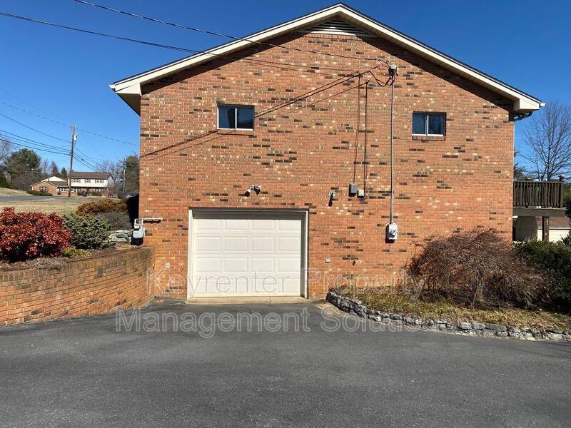 230 Dominion Dr - Photo 7 of 50