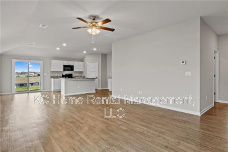 525 N Pear St - Photo 3 of 18