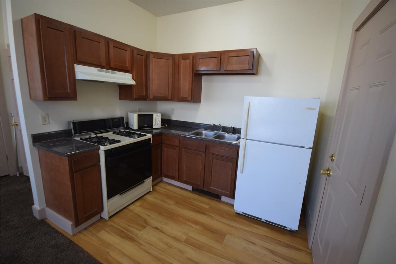 556 Jefferson St. - Photo 7 of 20