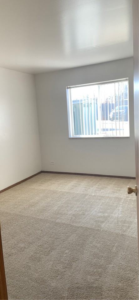 PIONEER MANOR. -750-754 - Photo 3 of 15