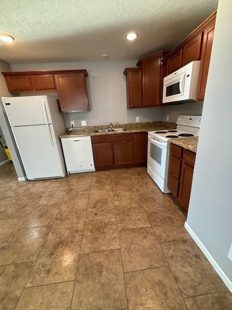 907 North Riverside Drive - Photo 2 of 17