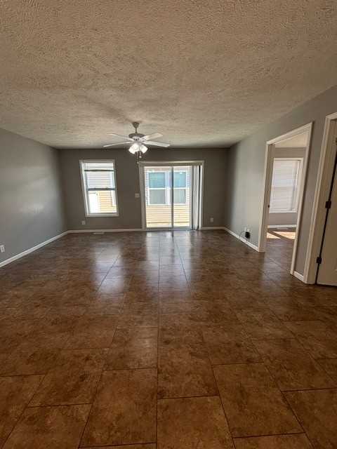 907 North Riverside Drive - Photo 5 of 17