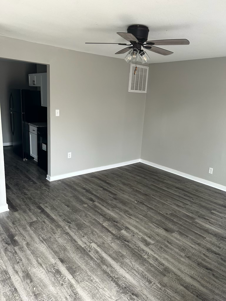 2419 North Bolton Avenue - Photo 2 of 8
