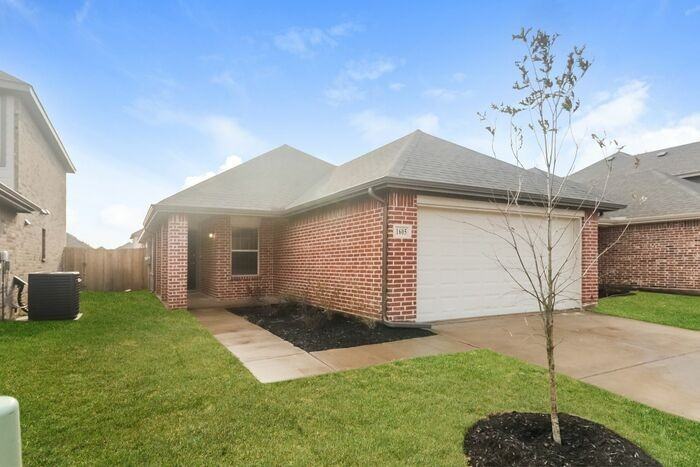 1605 Matthew St - Photo 2 of 3