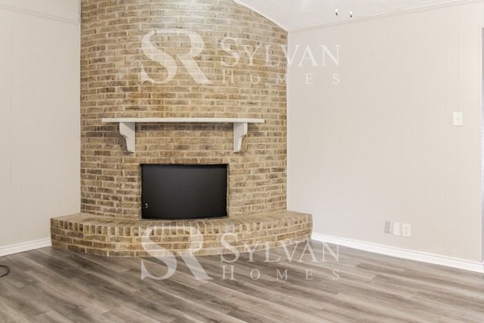 1332 Glenhill Ln - Photo 2 of 15