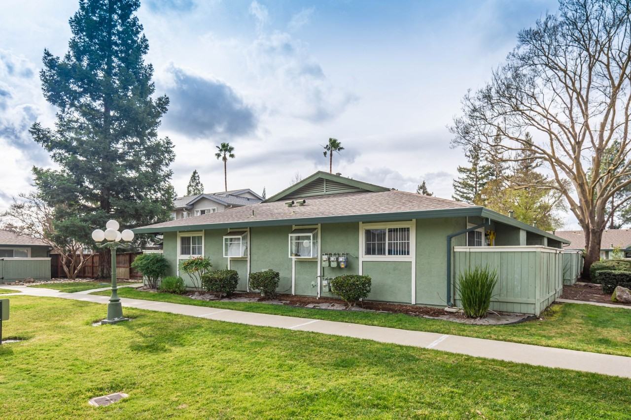 Cottages on 5th - Photo 4 of 34