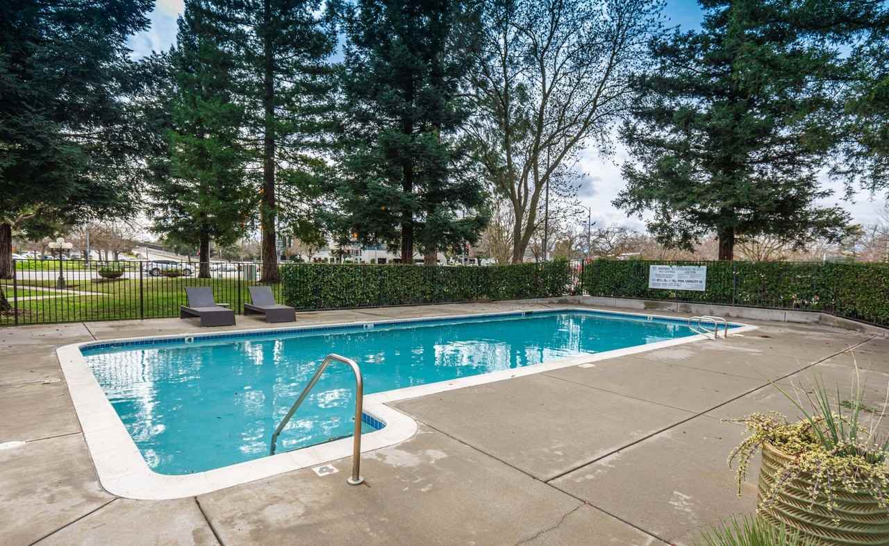 Cottages on 5th - Photo 5 of 34