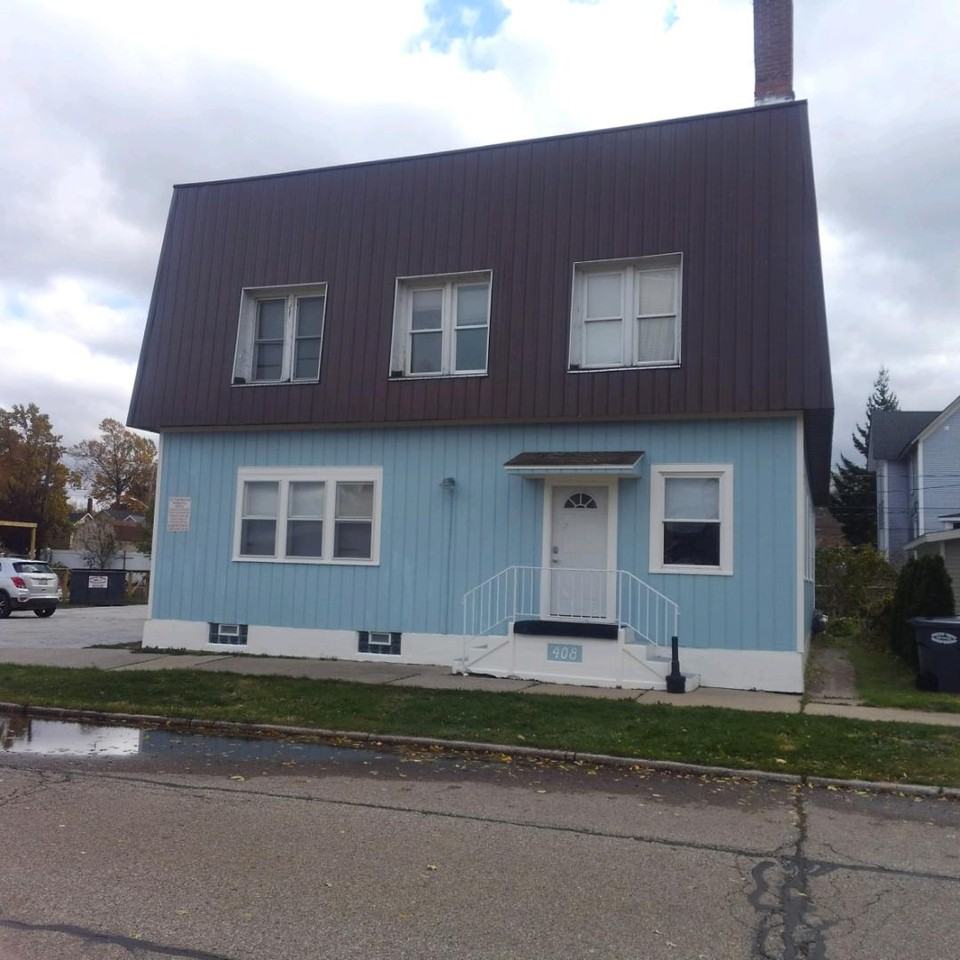 Huron Street Apartments - Photo 2 of 6