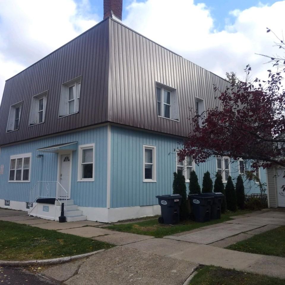 Huron Street Apartments - Photo 3 of 6