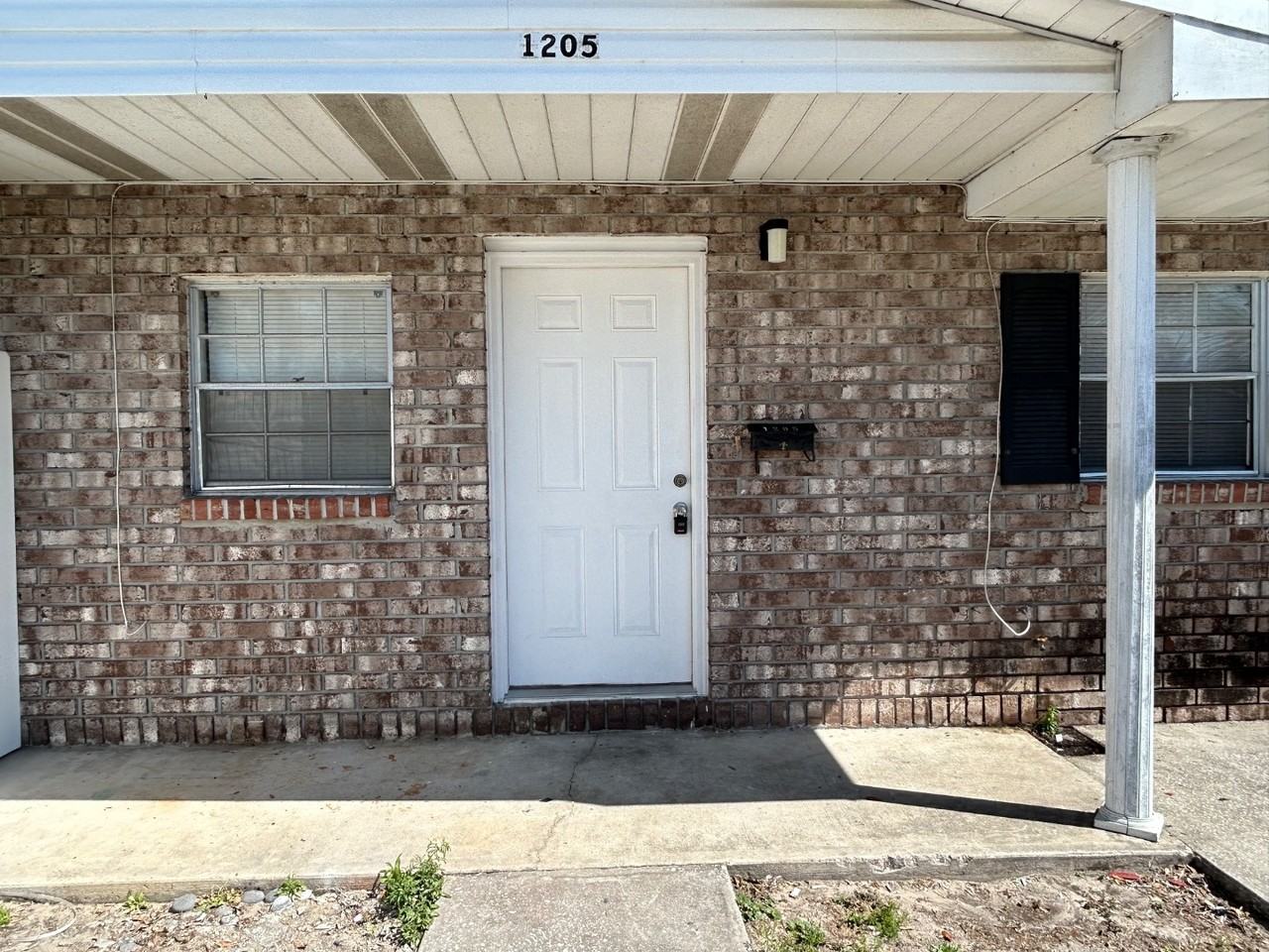1205 W Highland St - Photo 2 of 6