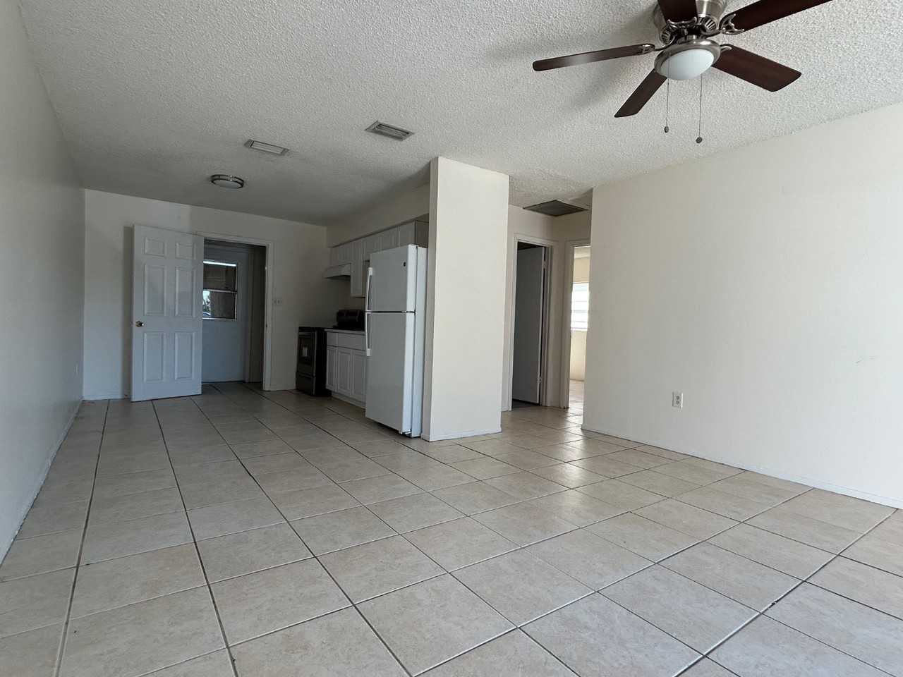 1205 W Highland St - Photo 3 of 6