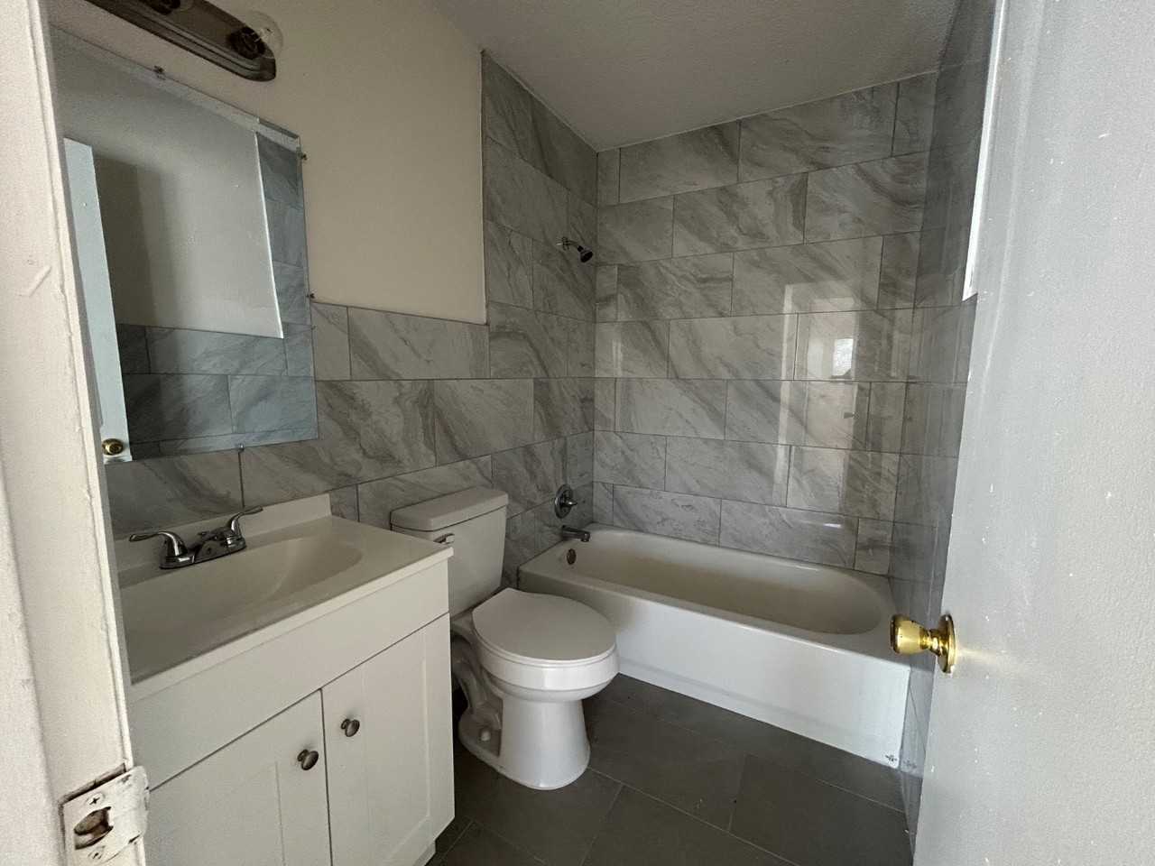 1205 W Highland St - Photo 5 of 6