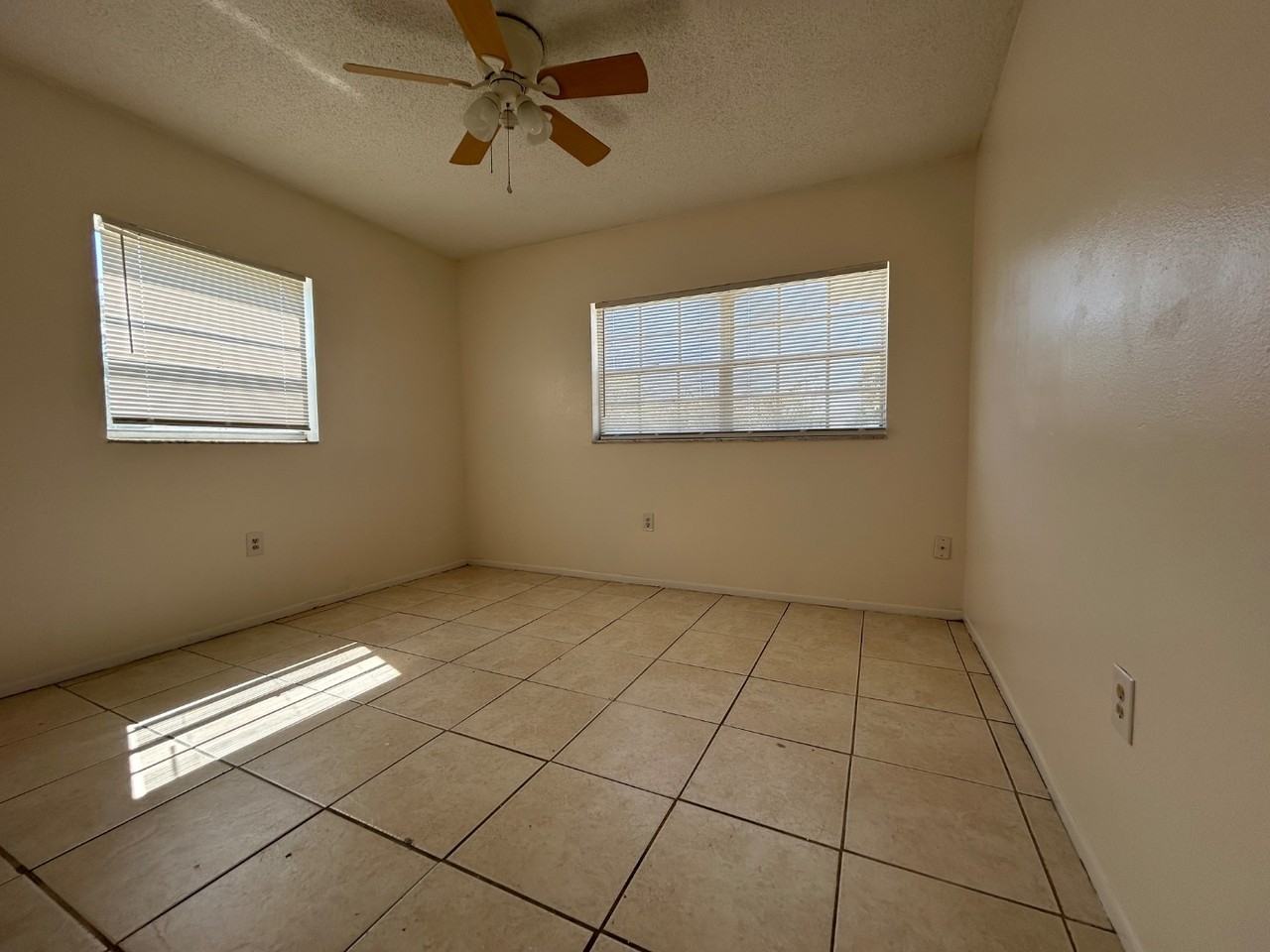 1205 W Highland St - Photo 6 of 6
