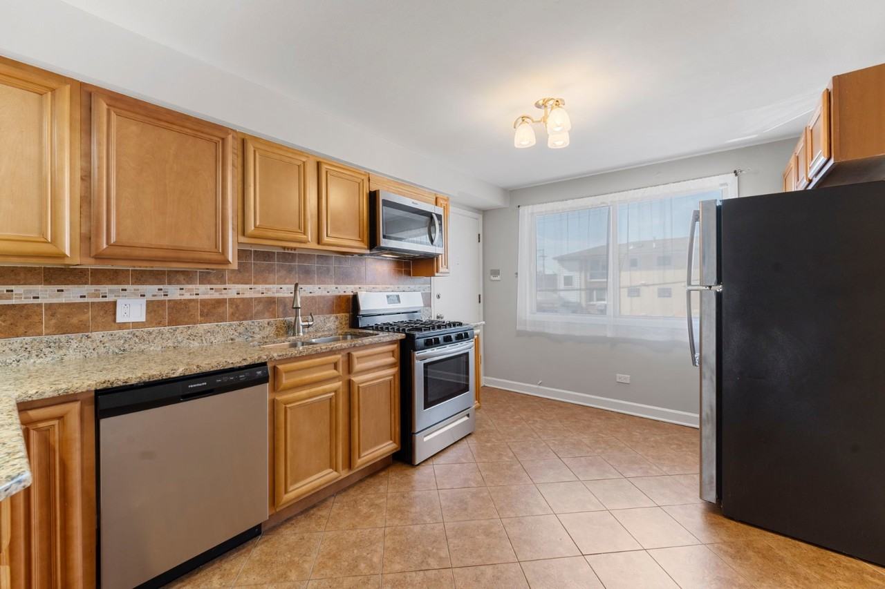 5825 W Higgins Ave - Photo 4 of 13