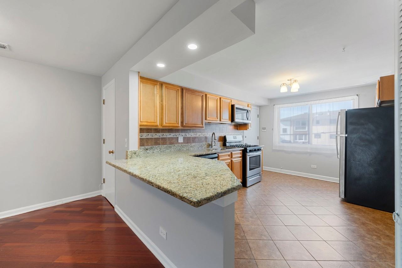 5825 W Higgins Ave - Photo 7 of 13