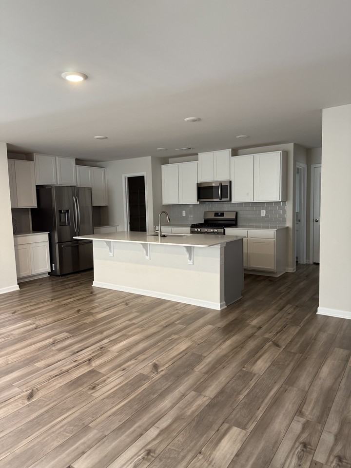 389 Hollingswood Dr #NA - Photo 3 of 17