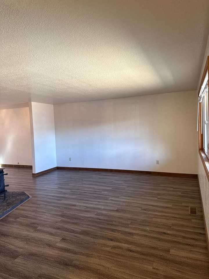 2783 Ne Sandy Dr - Photo 3 of 25