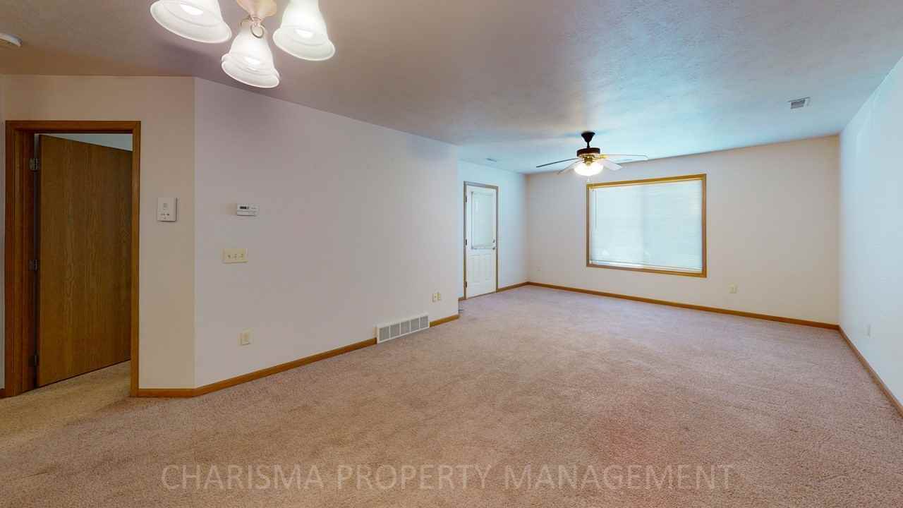 906 N Western Ave #102 - Photo 2 of 14