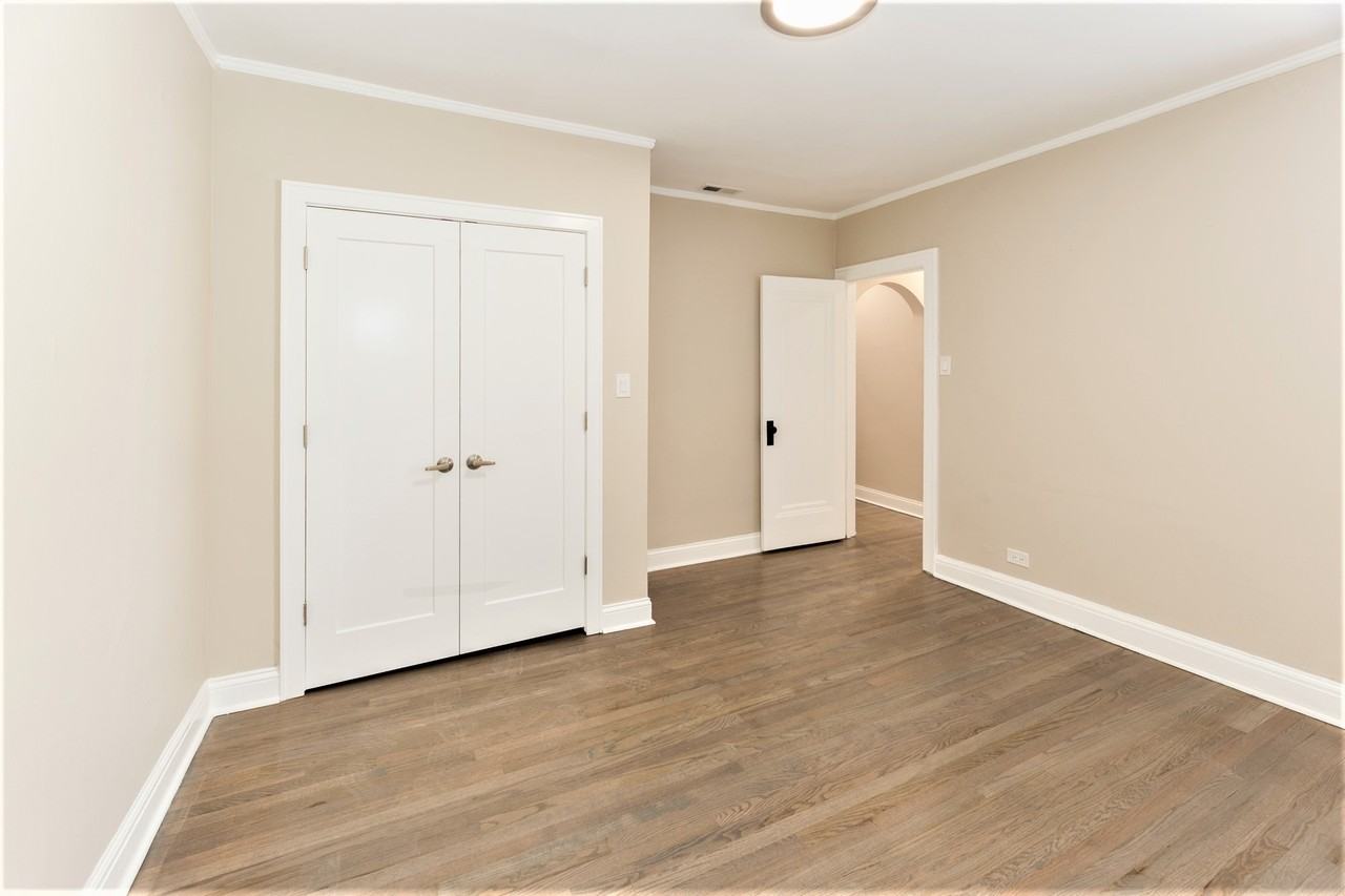 2238 N Sawyer Ave #1 - Photo 4 of 17