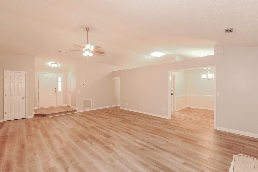 110 River Oaks Dr - Photo 4 of 16