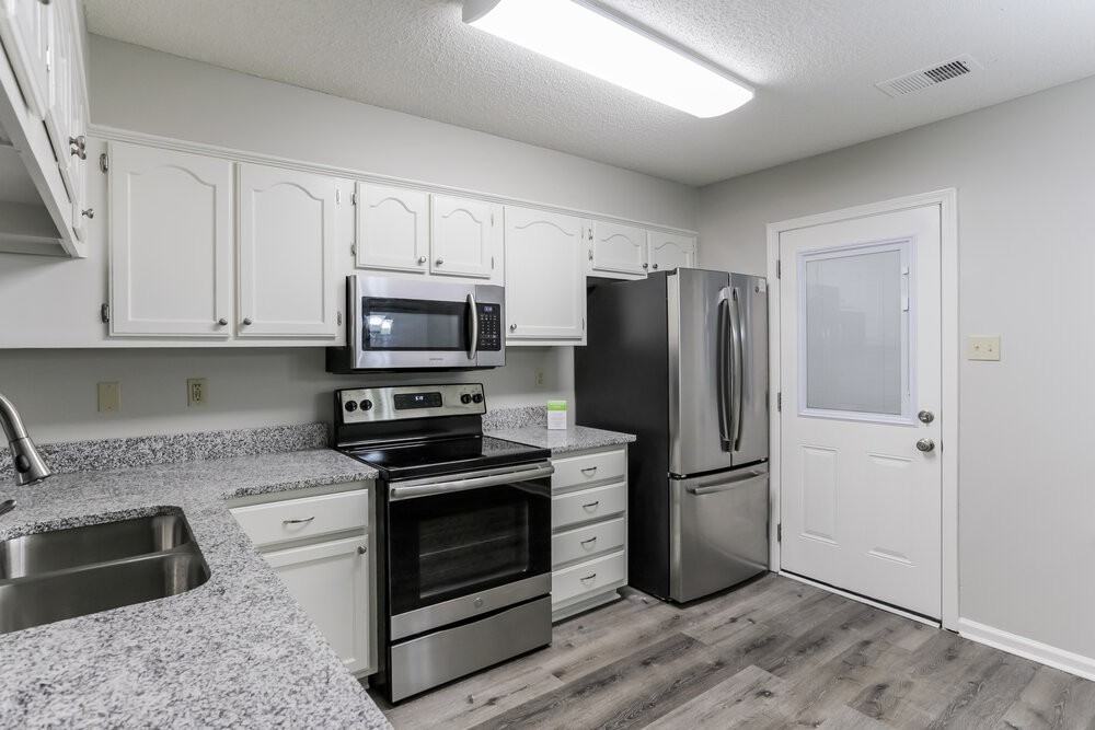 7007 Raleigh Lagrange Rd - Photo 5 of 15