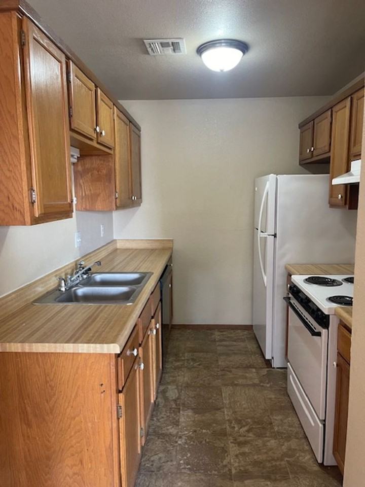 Savannah Townhouses - Photo 3 of 7