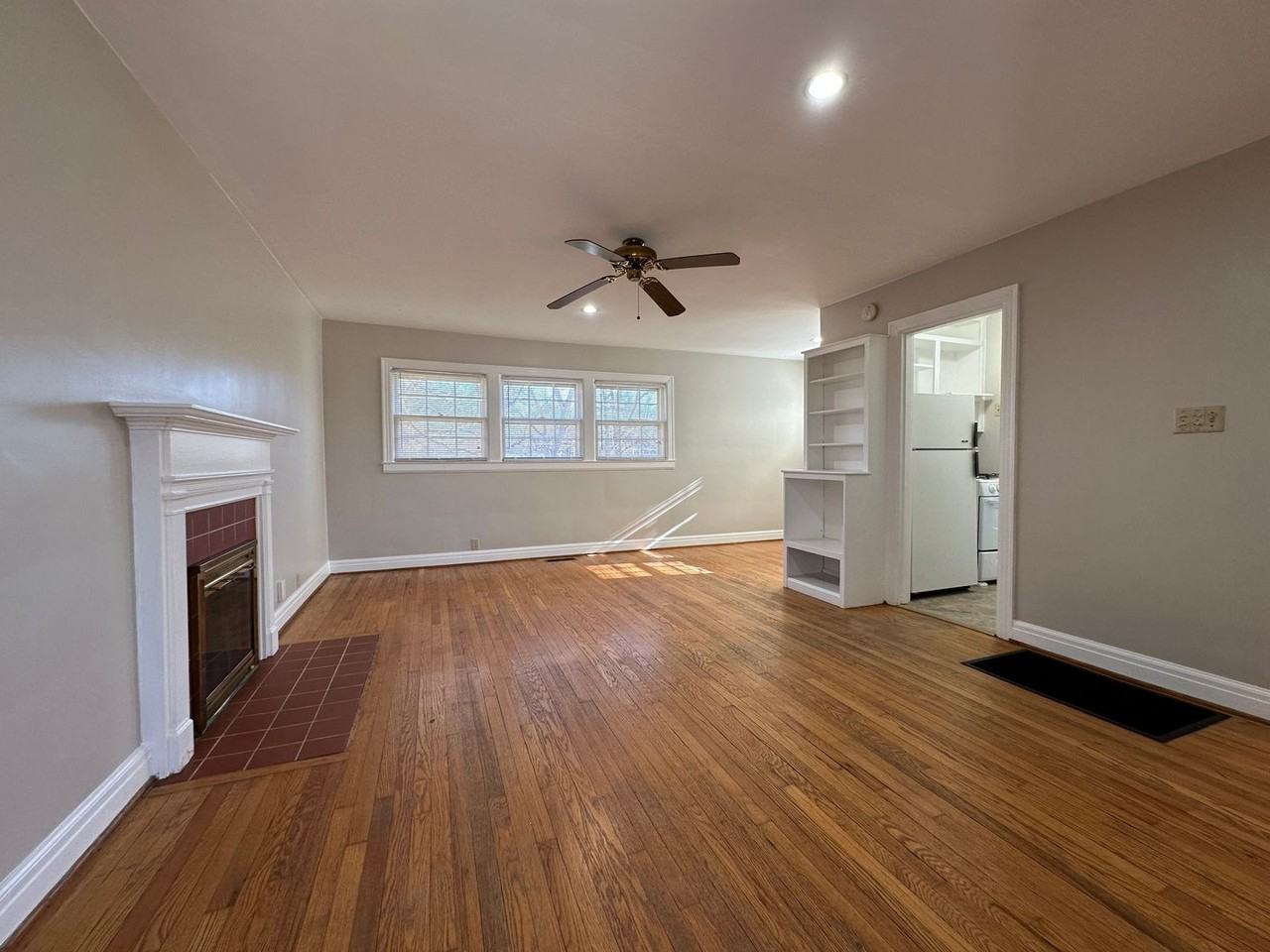 653 Montclair Dr - Photo 2 of 16