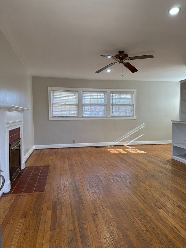 653 Montclair Dr - Photo 3 of 16