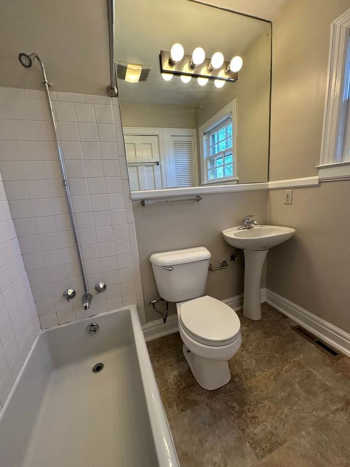 653 Montclair Dr - Photo 7 of 16