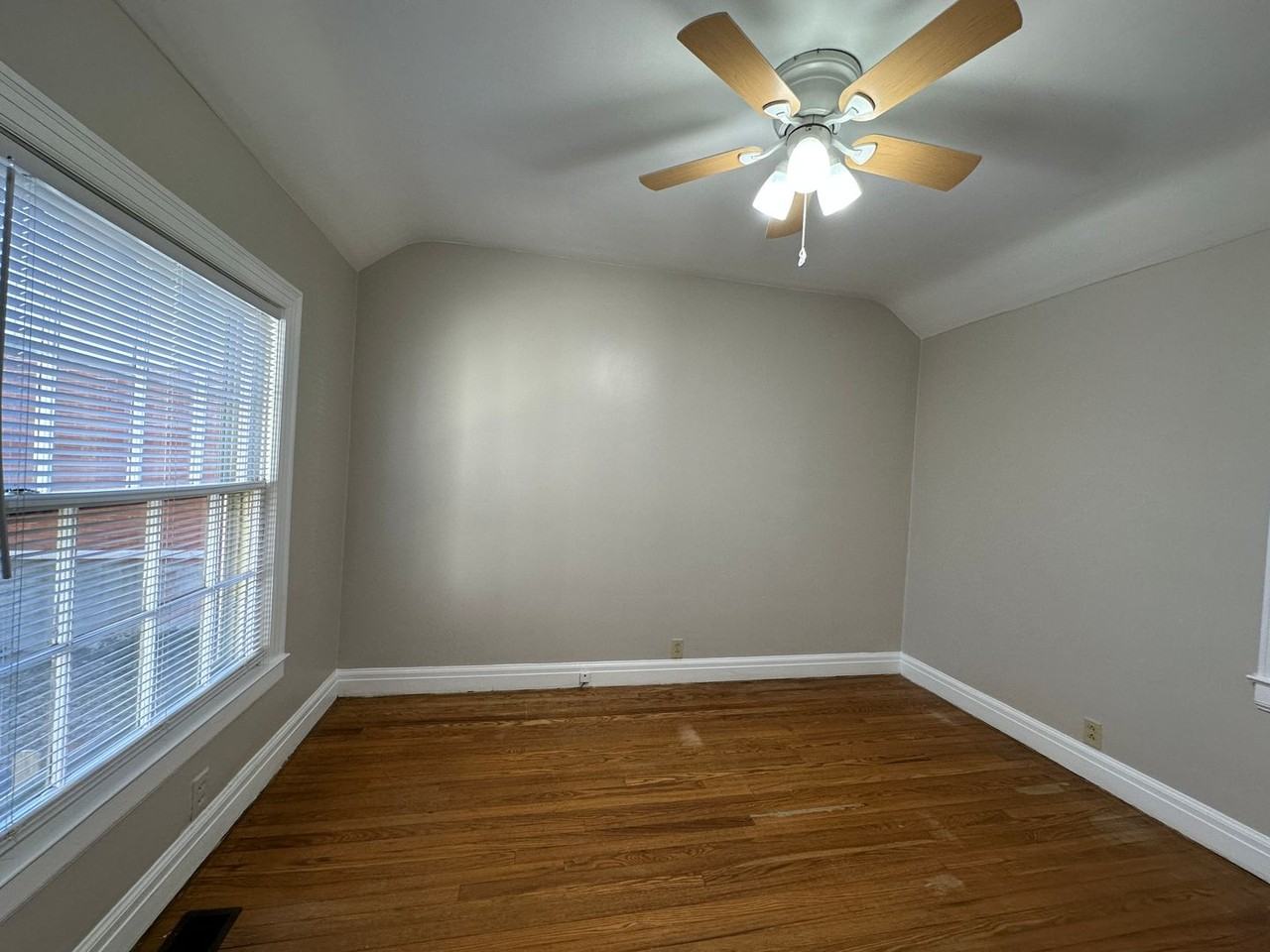 653 Montclair Dr - Photo 6 of 16