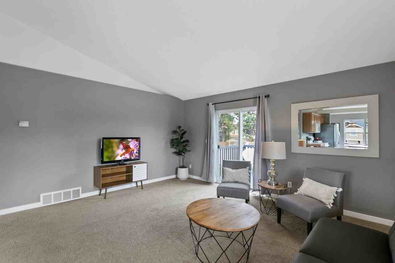 1512 W Christi Dr - Photo 3 of 21