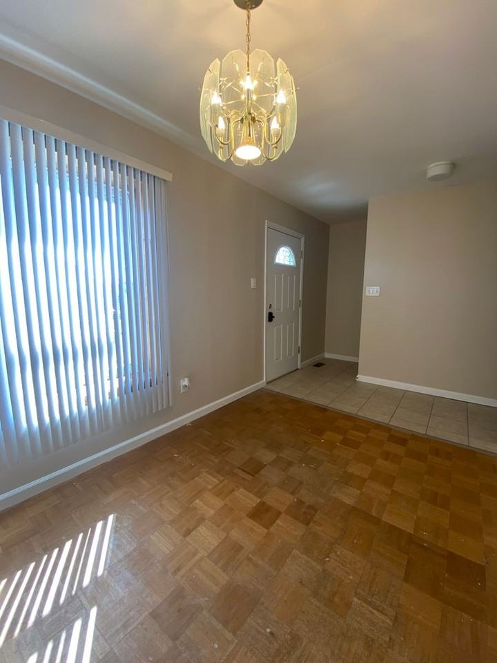 61 Ray Ave - Photo 3 of 22