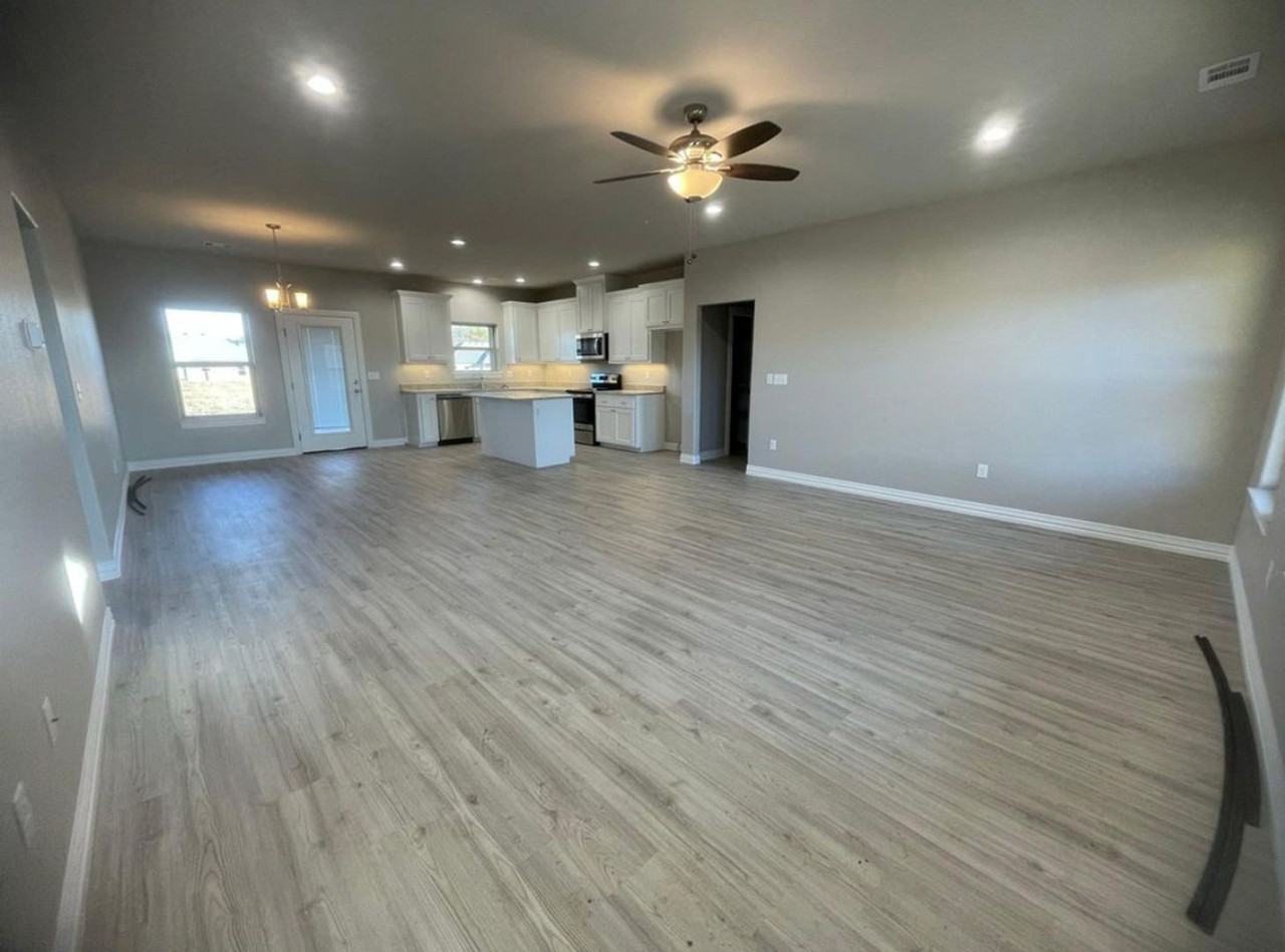 213 Cobb Cir - Photo 2 of 19