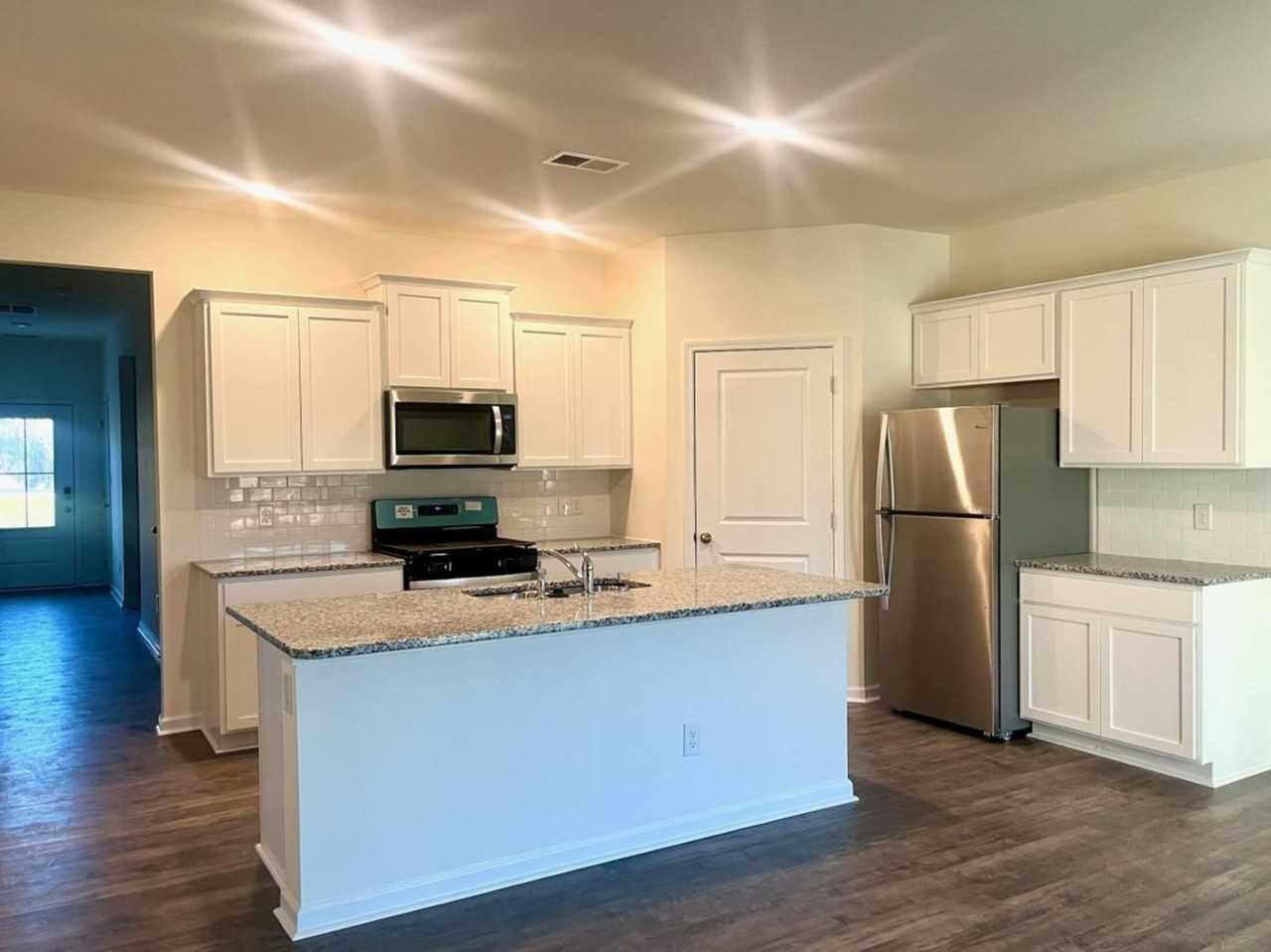 1164 Ridge Parke - Photo 4 of 22