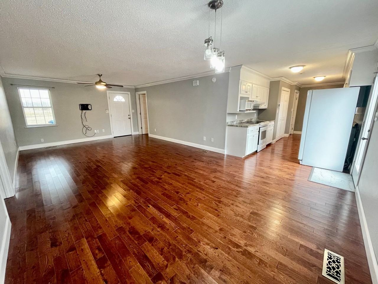 15925 Zehner Rd - Photo 2 of 15