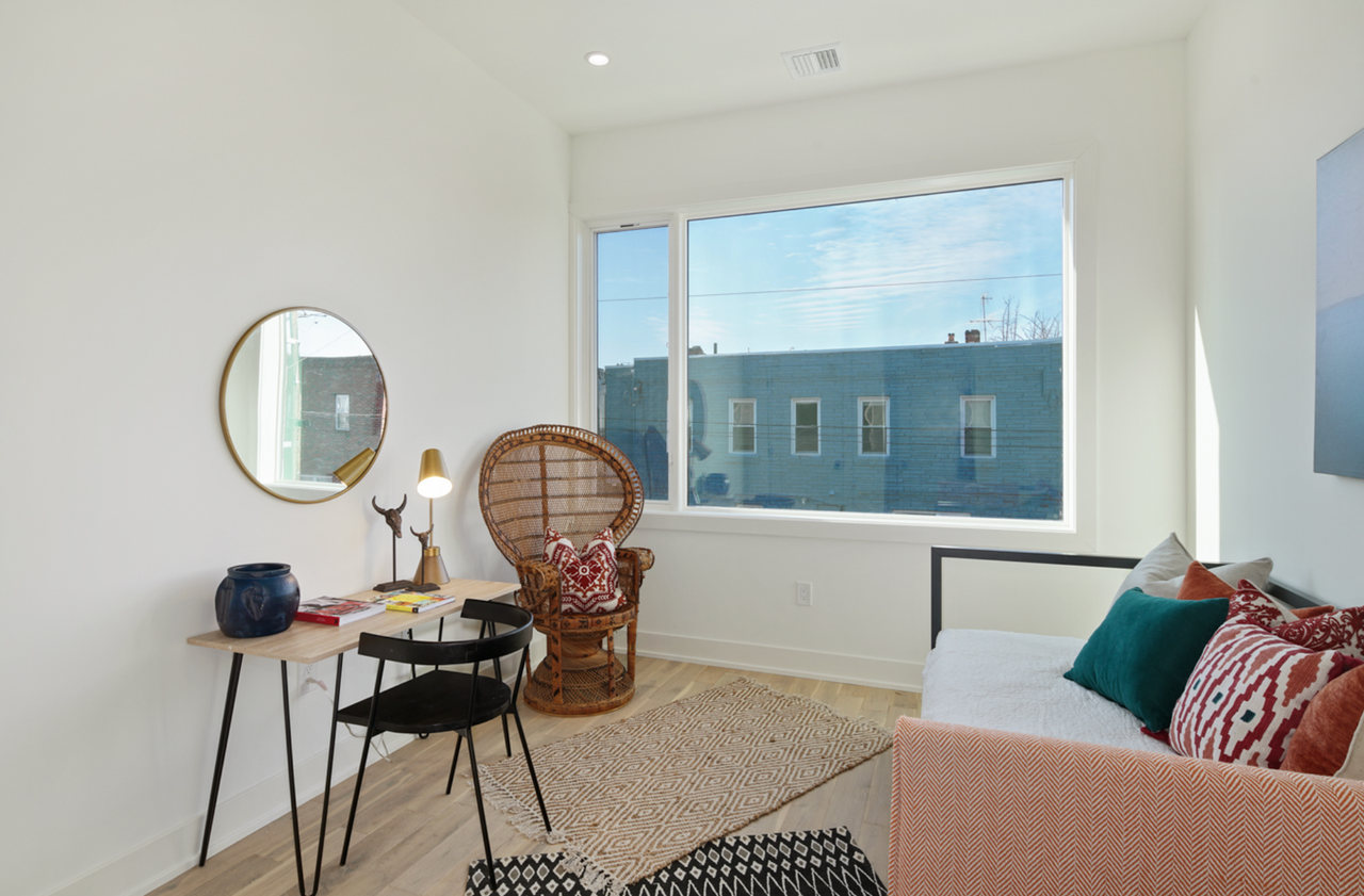 Stunning Apartment on Snyder Ave - Photo 2 of 21