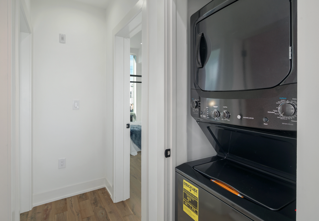 Stunning Apartment on Snyder Ave - Photo 5 of 21