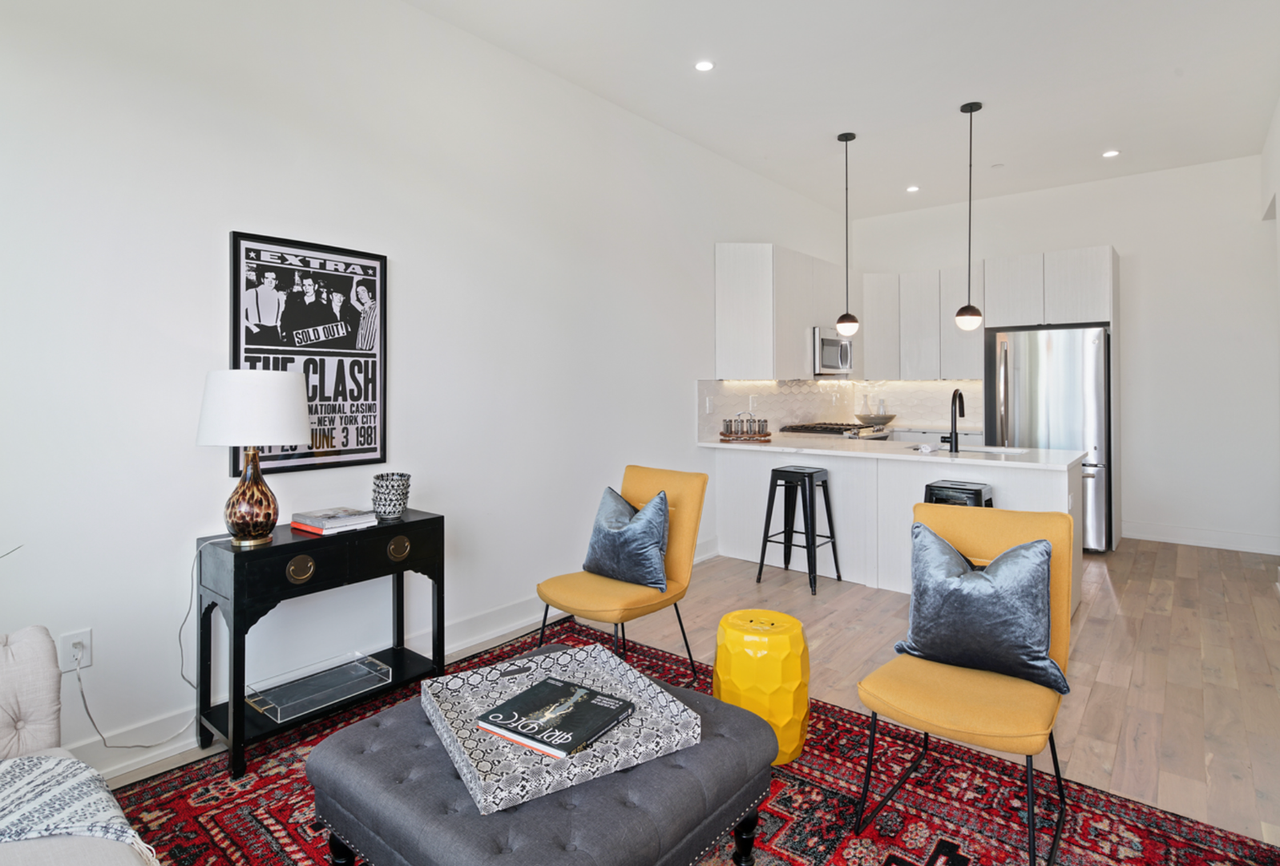 Stunning Apartment on Snyder Ave - Photo 6 of 21