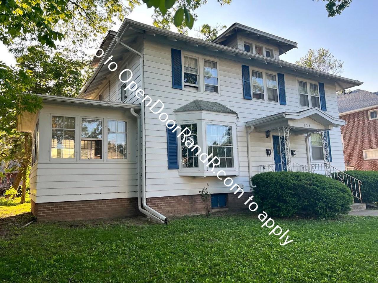 3718 S Wayne Ave - Photo 3 of 4