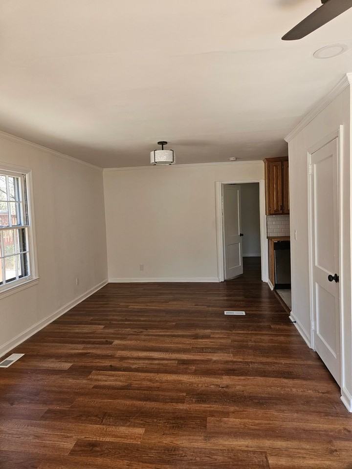 2057 Verbena St Nw - Photo 4 of 27