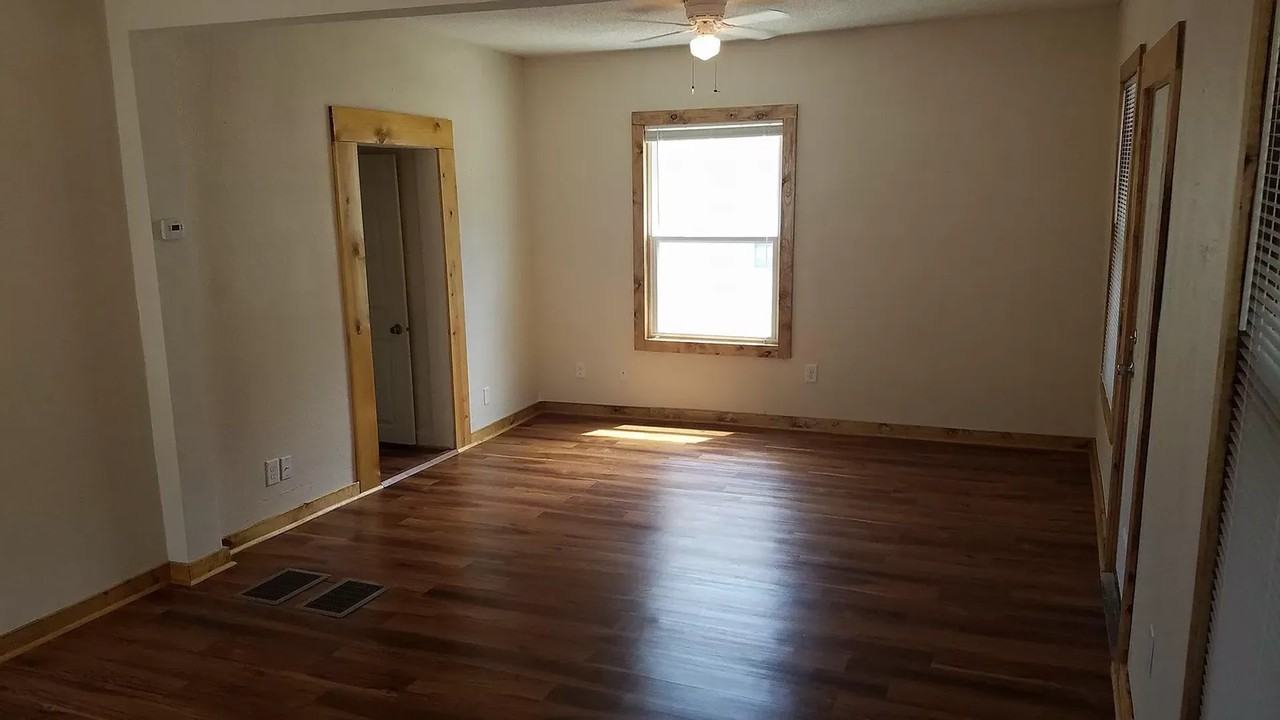 1026 Charles St - Photo 2 of 12