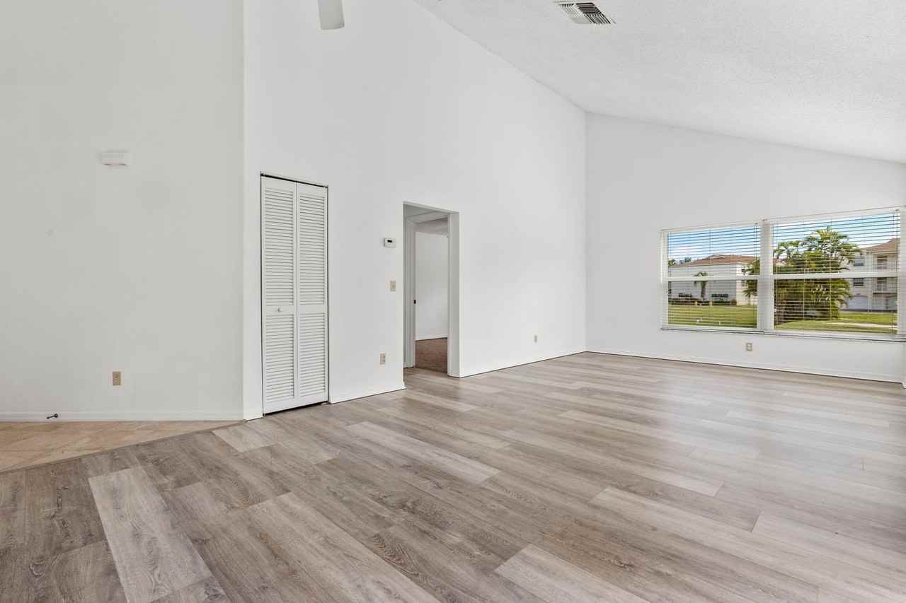 17038 Terraverde Cir - Photo 4 of 32