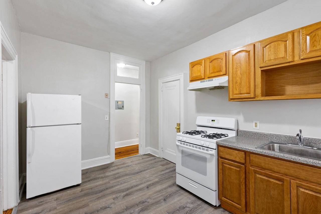 346 Union Ave LLC - Photo 5 of 13