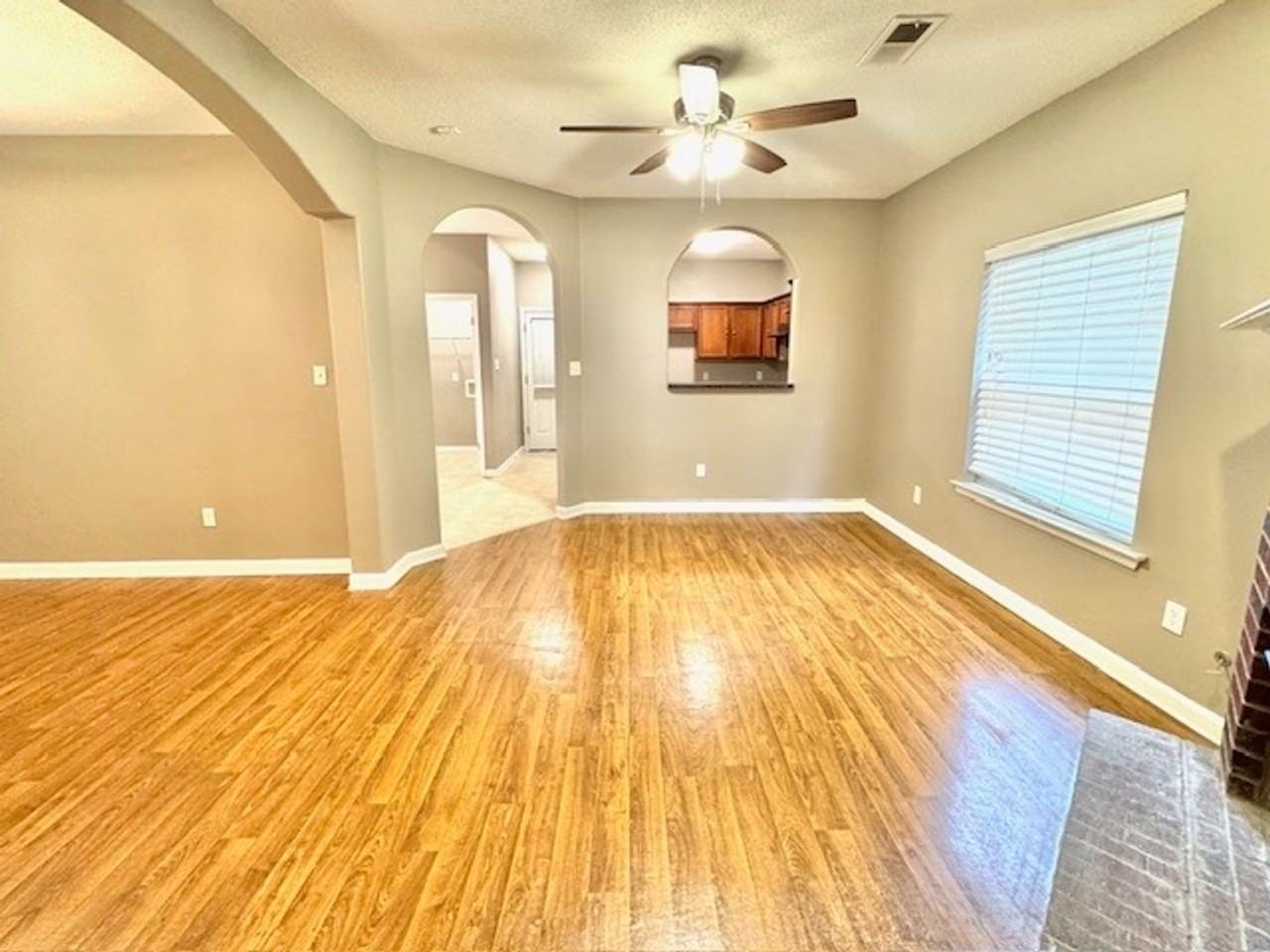 10226 Sterling Ridge Dr - Photo 2 of 12