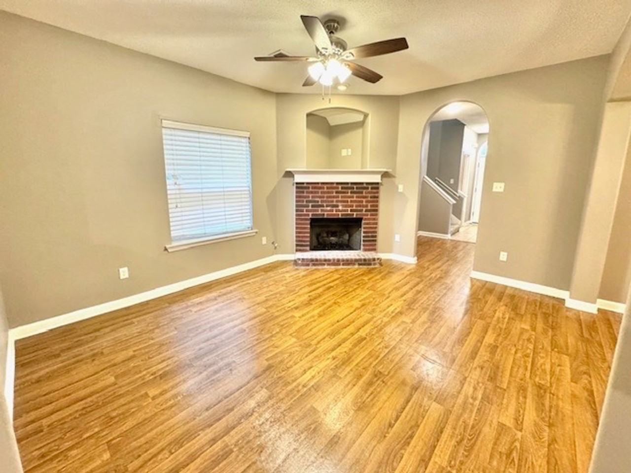 10226 Sterling Ridge Dr - Photo 3 of 12